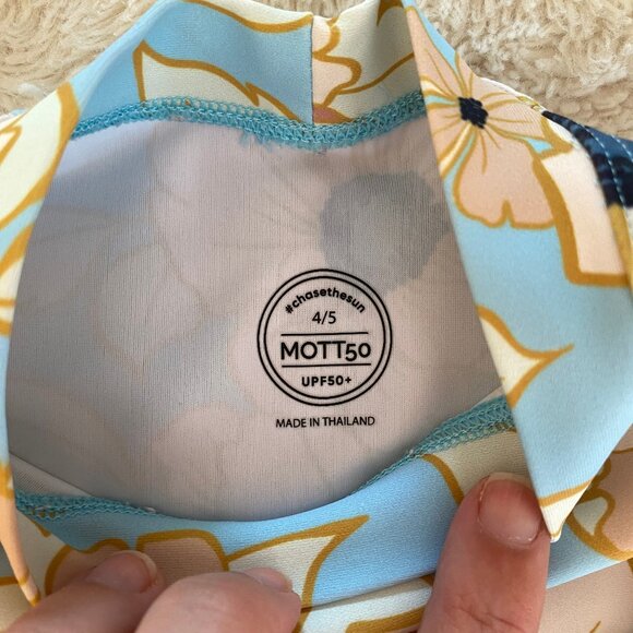 Mott50, UPF50 Rash Guard, Size 4/5. - Picture 4 of 4